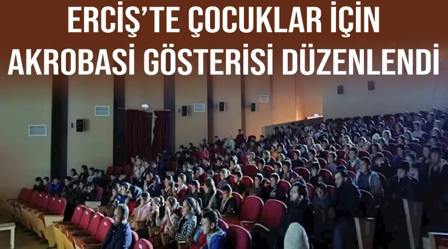 Erciş’te çocuklar için akrobasi gösterisi düzenlendi