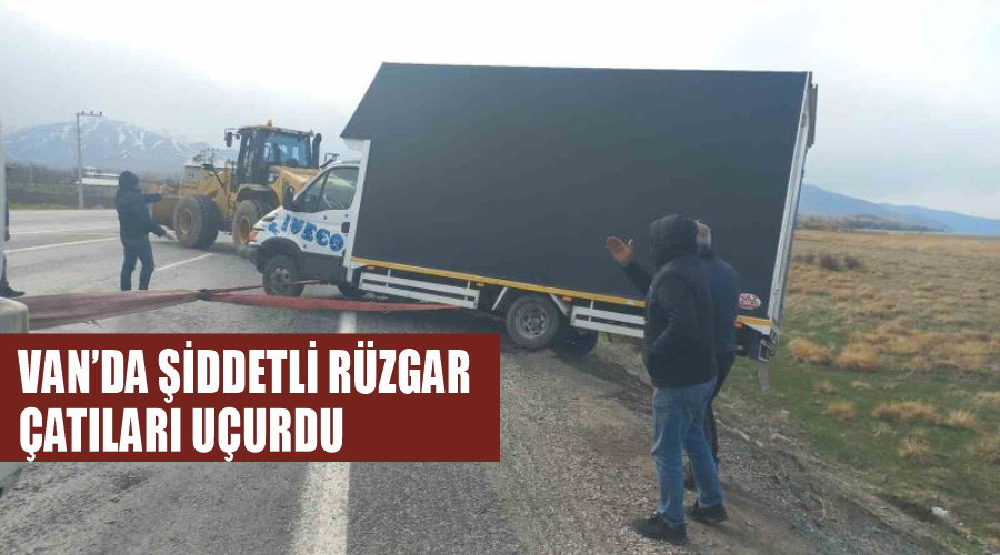 Van’da şiddetli rüzgar çatıları uçurdu