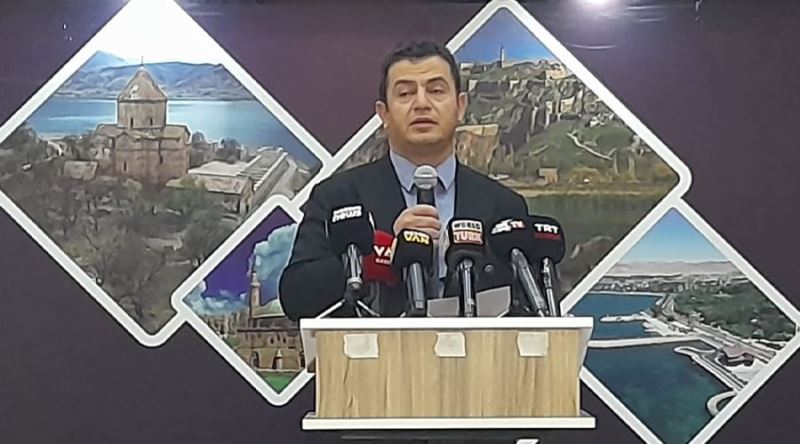 AK Parti Tuşba İlçe Başkanı Başdinç Adaylık için görevinden istifa etti