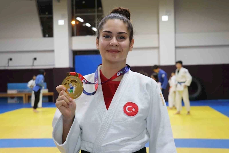 Dünya şampiyonu Vanlı sporcu Işıl Sinem Aydın olimpiyatlara hazırlanıyor