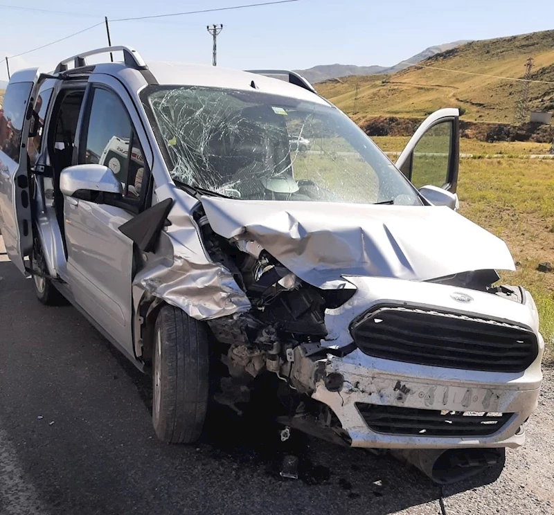 Muradiye’de trafik kazası: 11 yaralı