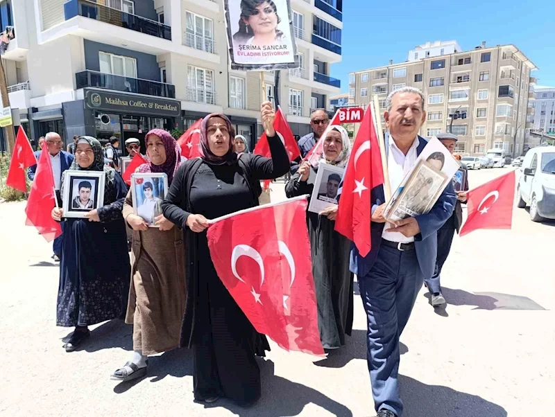 Vanlı ailelerin DEM Parti önündeki evlat nöbeti 81’inci haftasına girdi