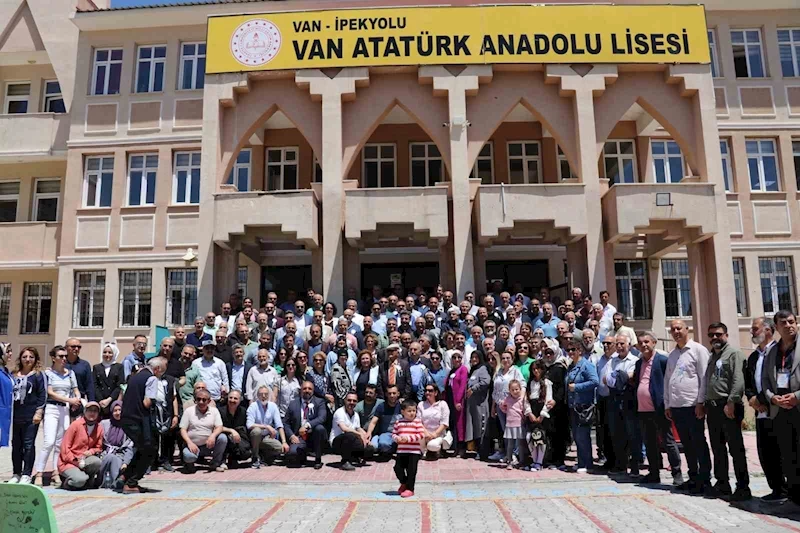 Van Atatürk Lisesi mezunları bir araya geldi