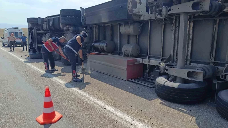 İran Tırı Van Hakkari Karayolunda Kaza Yaptı: 1 Yaralı