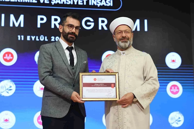 Vanlı din görevlisi Ahmet Çağlı Türkiye üçüncüsü oldu