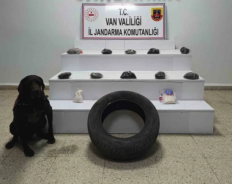 Van’da otomobil lastiğinde 6 kilo uyuşturucu ele geçirildi