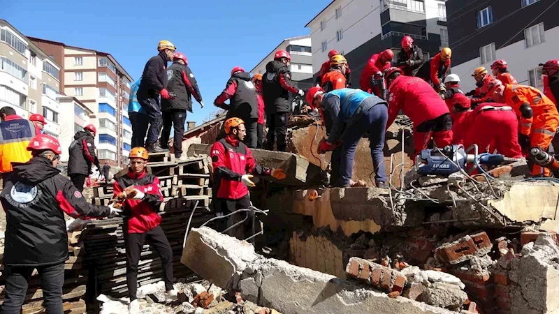 Bitlis’te 438 kişinin katılımıyla deprem tatbikatı yapıldı