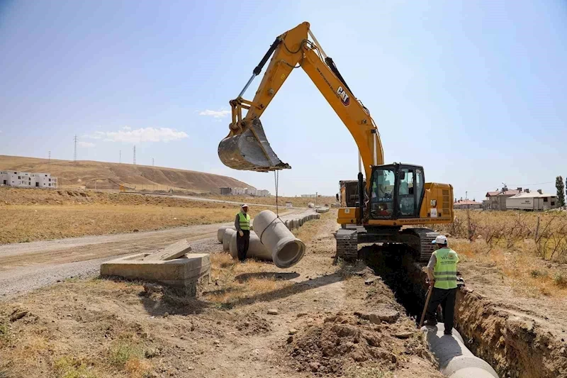 Van Büyükşehir Belediyesi Elmalık Yolu’nda çalışmalarını sürdürüyor