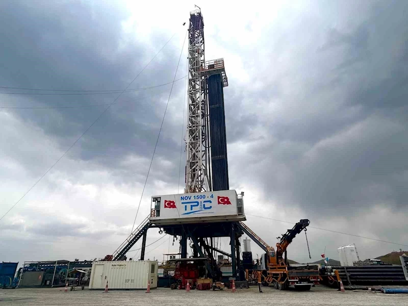 Van Kato Dağı’nda petrol heyecanı: 2 bin 800 metreye inildi