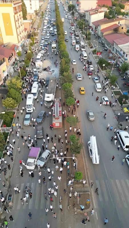 Bitlis’teki 9 araçlı zincirleme kaza havadan görüntülendi: Ortalık savaş alanına döndü