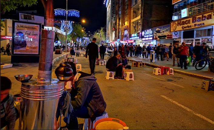 HDP’li Bedia Özgökçe Ertan Cumhuriyet Caddesi'ni bit pazarına çevirdi
