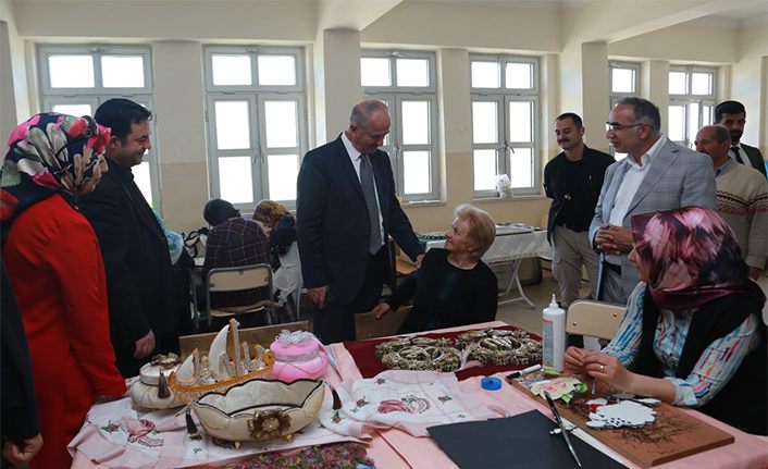 Tuşba Belediye Başkan Akman’dan kursiyerlere ziyaret