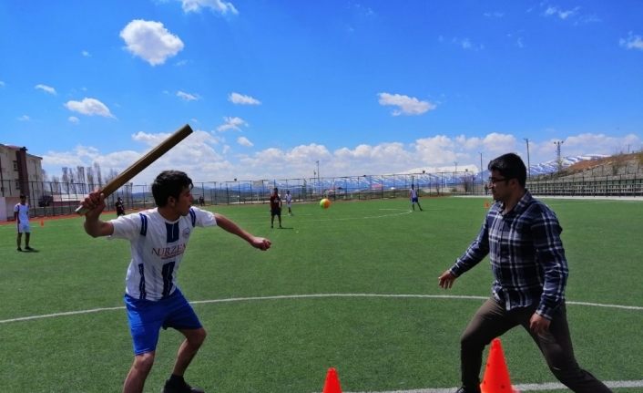 Unutulmaya yüz tutmuş Kürt beyzbolu yeniden yaygınlaştırılıyor