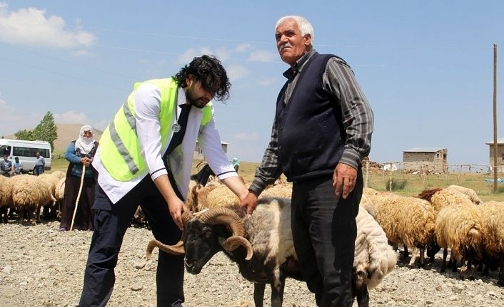 Van Büyükşehir Belediyesinden çiftçilere destek
