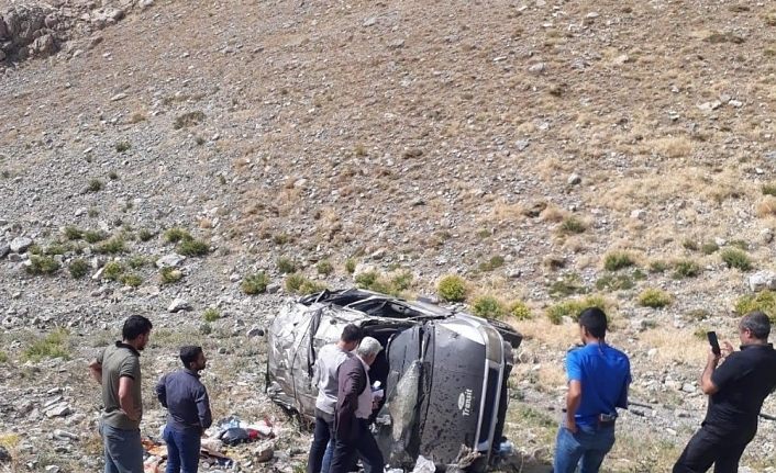 Bahçesaray’da trafik kazası; 1 ölü, 1 yaralı