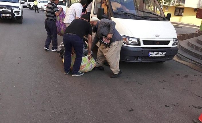 HDP Diyarbakır İl Binasından çıkarılan battaniyeler dikkat çekti