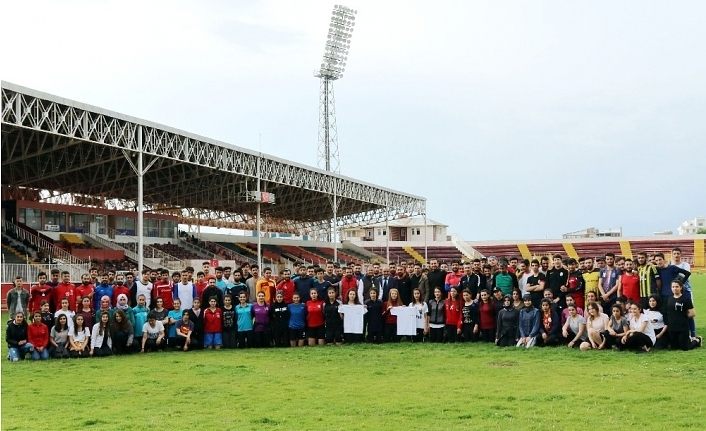 Van Büyükşehir Belediyesi 150 sporcuyu üniversiteli yaptı