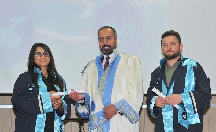 Van YYÜ Eğitim Bilimleri Enstitüsünden mezuniyet töreni