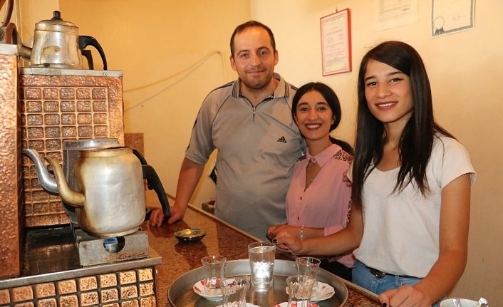 Van’da kahvehanelere kadın eli