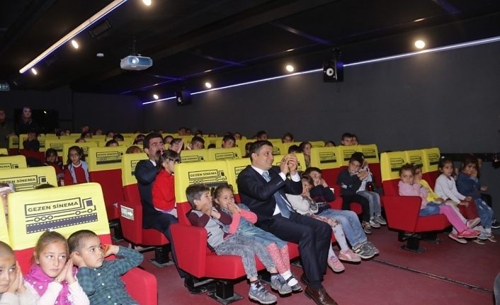Erciş’teki öğrenciler ilk kez sinemayla buluştu