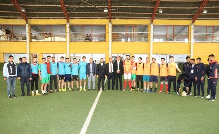 Edremit’te ‘Mahalleler Arası Futbol Turnuvası’ start aldı