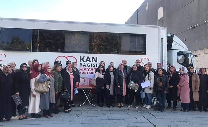 Van AK Parti Kadın Kollarından kan bağışı kampanyasına destek