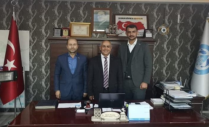 Van ASKON Başkanı Şeref Gültepe Çaldıran Belediye Başkanı Şefik Ensari’yi ziyaret etti