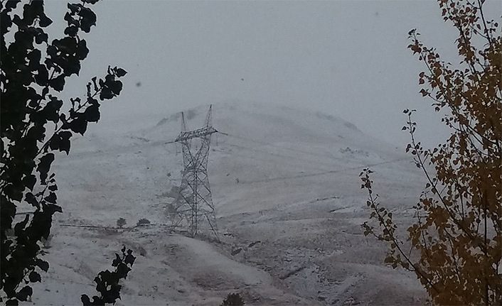 Van'ın Erek Dağı’na yılın ilk karı düştü