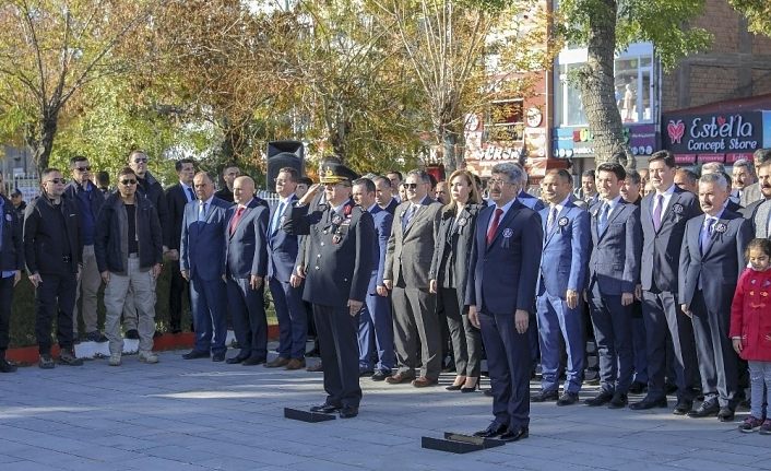 Van’da Atatürk’ü anma töreni
