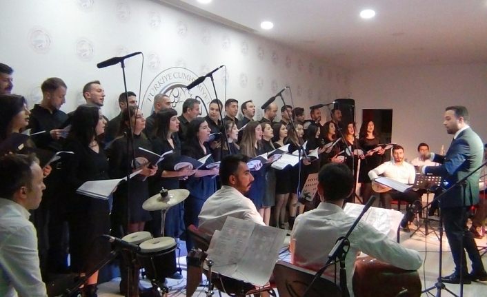 Erciş’te öğretmenler korosundan muhteşem konser