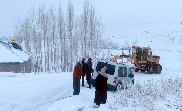 Van Büyükşehir Belediyesinden karla mücadele mesaisi