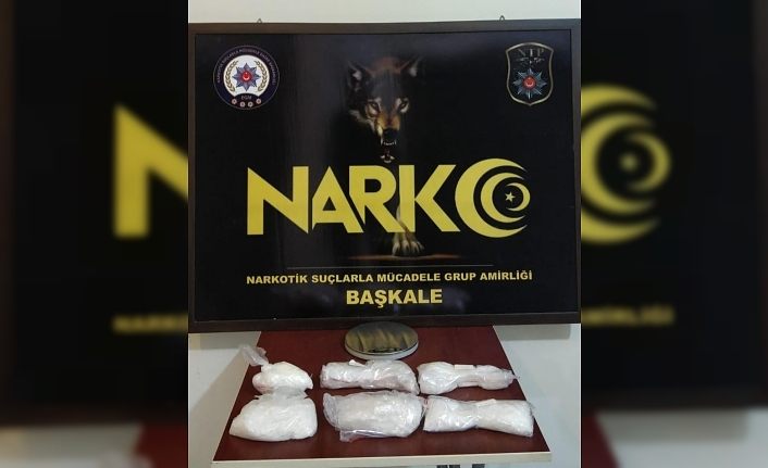 Davlumbaza gizlenmiş 1 kilo 138 gram uyuşturucu ele geçirildi
