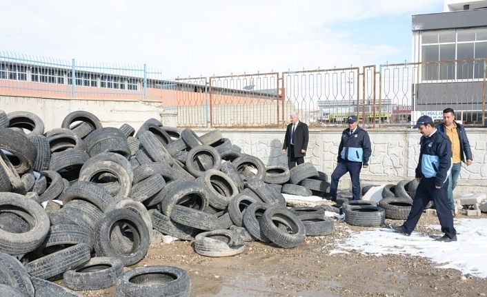 Tuşba’da ömrünü tamamlayan araç lastikleri ekonomiye kazandırılıyor