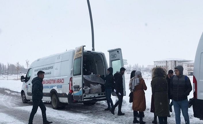 Van Büyükşehir Belediyesinden öğrencilere çorba ikramı