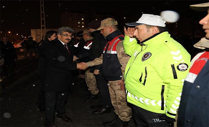 Van Valisi Bilmez yeni yılda güvenlik güçlerini ziyaret etti