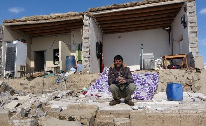 Deprem felaketinin ardından mutlulukları fotoğraflarda kaldı