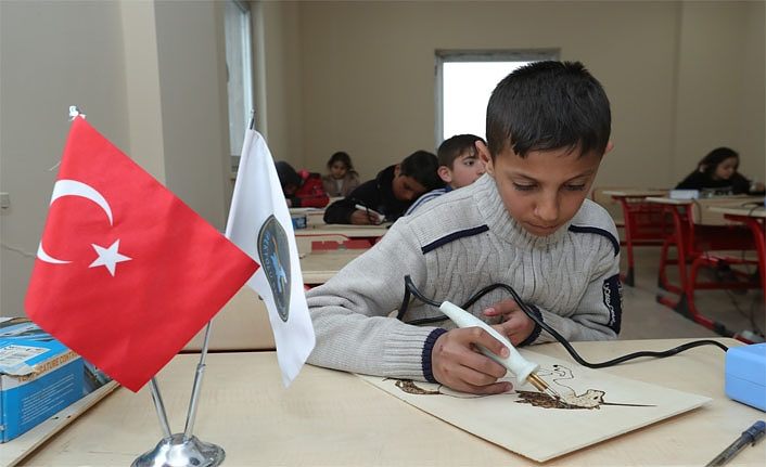 İpekyolu Belediyesi mesleki eğitim kursları faaliyetlerini sürdürüyor