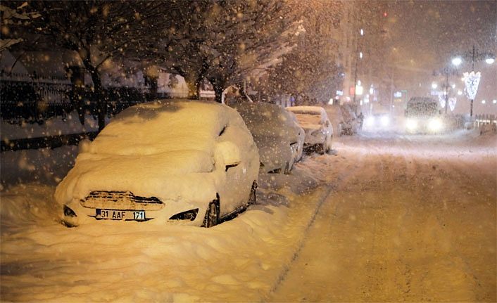 Van'da bazı ilçelerin yolları ulaşıma kapandı.. İşte o ilçeler!