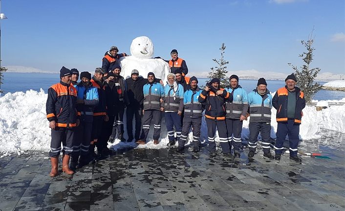 Van Edremit Belediyesi ekibinin karla mücadele hatırası