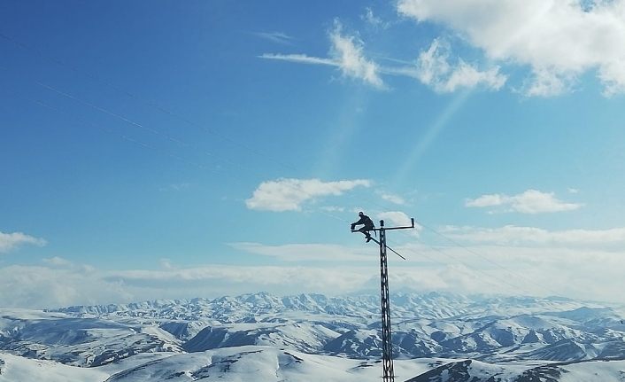 VEDAŞ ekipleri, koronaya karşı evde kalanlar için 7/24 sahada