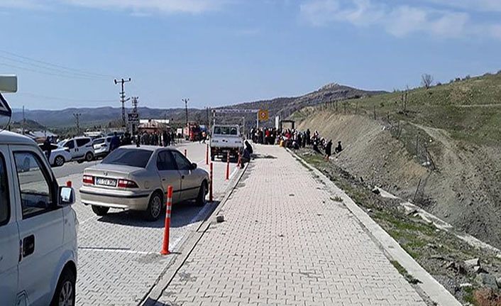 Van’da siyasi parti il başkanları PKK terör örgütünün Diyarbakır'da Kürt halkına yaptığı saldırıyı kınadı