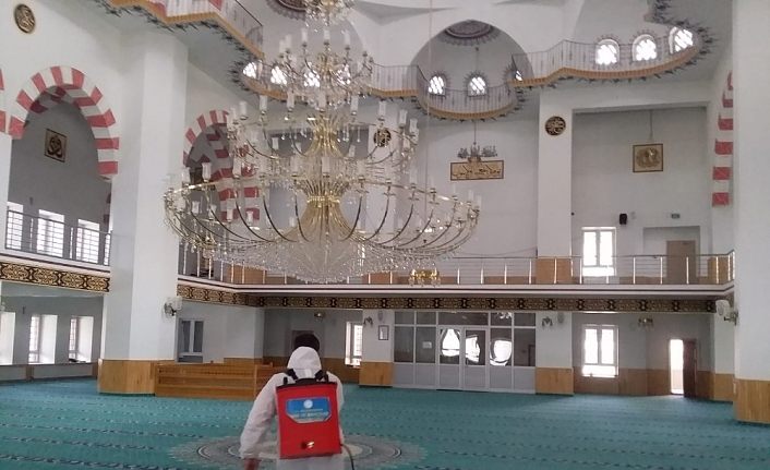 Erciş Belediyesi camileri dezenfekte etti