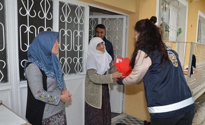 Van polisinden şehit anneleri ve eşlerine ziyaret