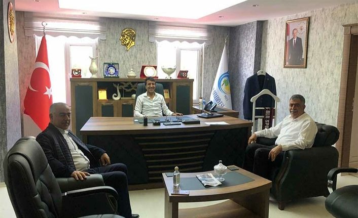 Hak-İş Van İl Başkanı Efeoğlu Çatak Belediye Başkanı Şeylan’ı ziyaret etti