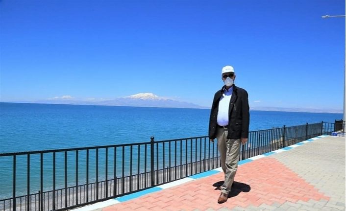 Türkiye’nin iç sulardaki ilk ve tek mavi bayraklı halk plajı Van'da sezona hazır