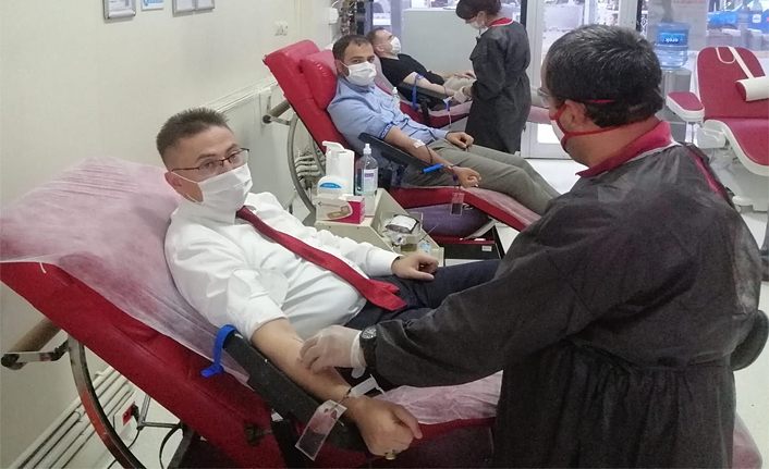 Van Cumhuriyet Başsavcısı Oğuzhan Dönmez kan bağışında bulundu.