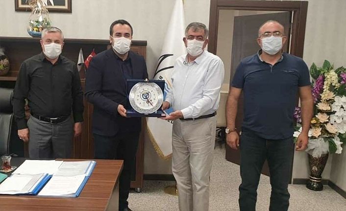 Hak-İş Van İl Başkanı Efeoğlu Büyükşehir Belediye Başkanlığı Genel Sekreter Yardımcılığına atanan Ateş'i ziyaret etti