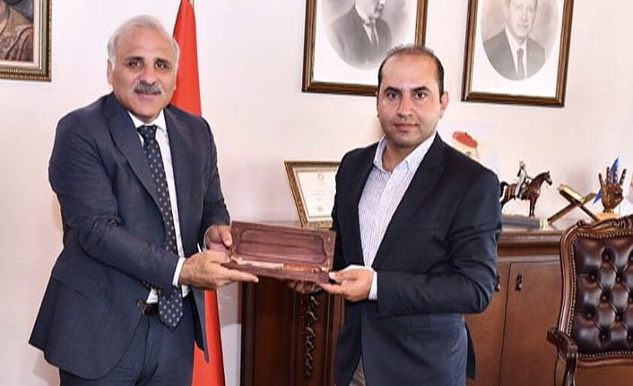 Murat Sezer Eski Van Valisi ve Trabzon Büyükşehir Belediye Başkanı Zorluoğu’nu ziyaret etti