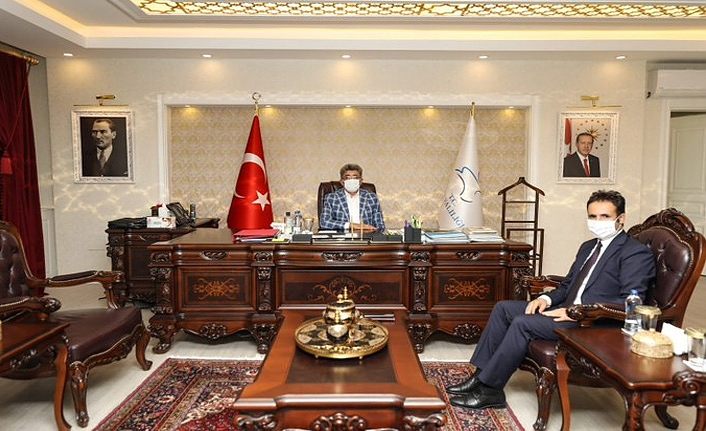 Saray Kaymakamı Ataman Van Valisi Bilmez’i ziyaret etti