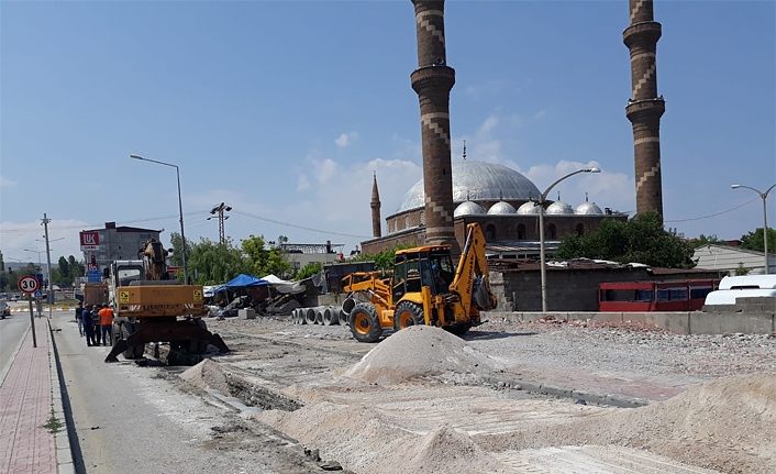 Van Sebze Hali Caddesi’nde yenileme çalışmaları sürüyor